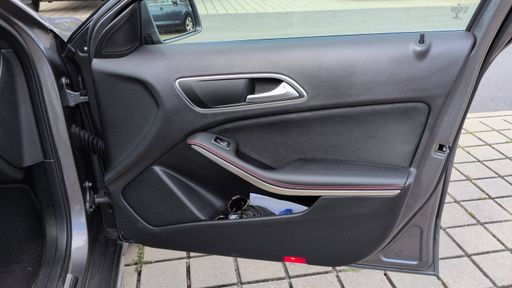 Mercedes Classe GLA 180 122 7G-Tronic - Fascination – 2019 – 97470 km – Essence – Boîte Automatique — photo 25