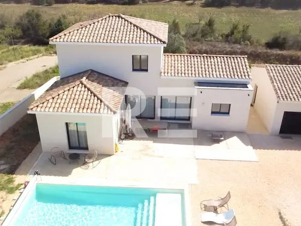 Villa Contemporaine Avec Piscine Aux Prestations Premium