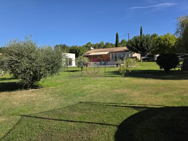 Exclusivité Ansouis (Sud Luberon) : Villa de plain-pied