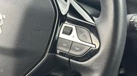 Peugeot 2008 1.2 PureTech 130ch S&S Roadtrip — photo 17