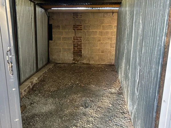 🚙📦🪑Loue box - garage sécurisé. Centre ville (proche piscine)