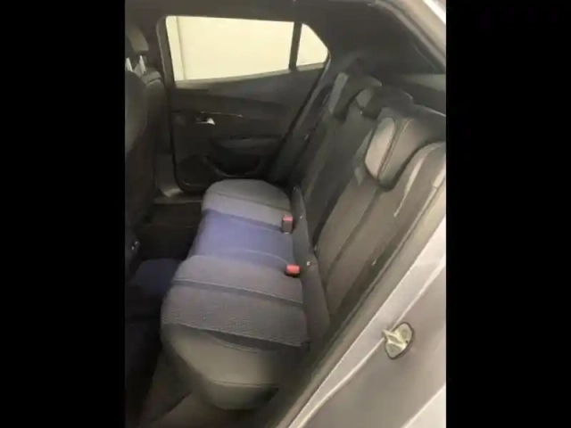 Peugeot 2008 e- 136ch gt — photo 12