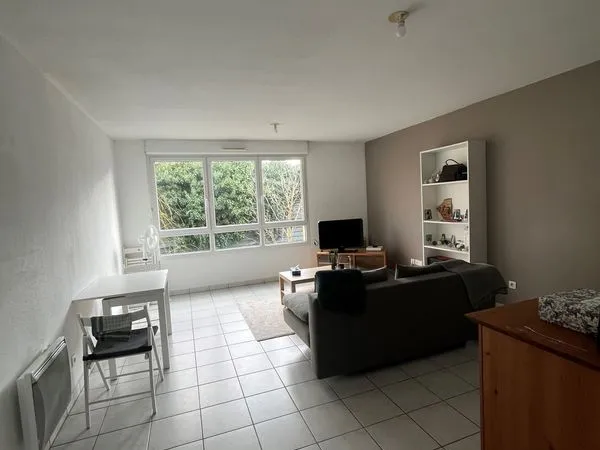 T2 meublé Sympa de 49 m2 centre ville avec Parking à 5 mn Métro à 685 CC