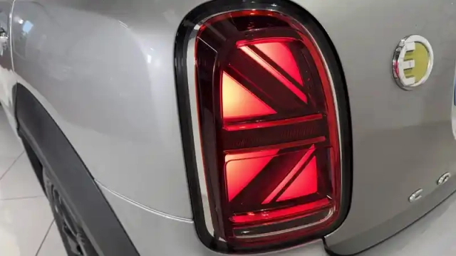 Mini Mini countryman 125 - 95 ch all4 bva6 — photo 14