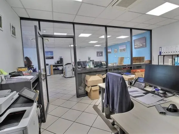 Local commercial 829 m²