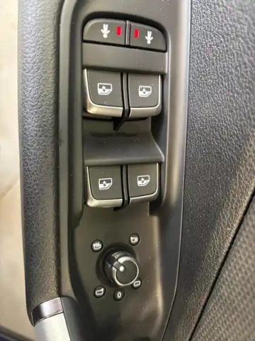 Audi Q2 35 tfsi 150 s tronic 7 — photo 21
