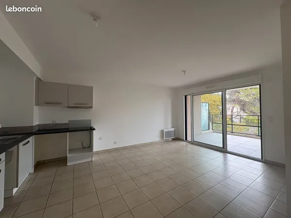Dernier etage 2 pieces-terrasse-2 places de parking