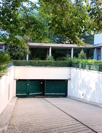 Garage/Parking