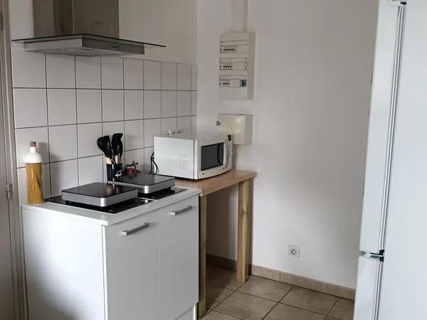 Loue F2 meublé avec terrasse de 30m2