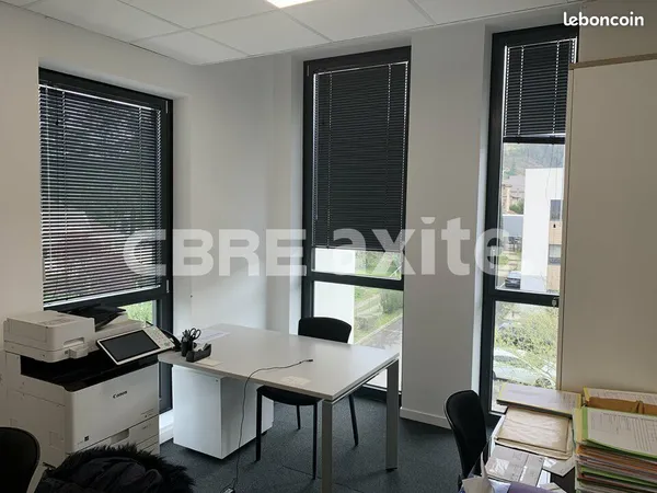 Bureaux 68 m² BOURGOIN JALLIEU