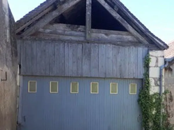 Grand garage