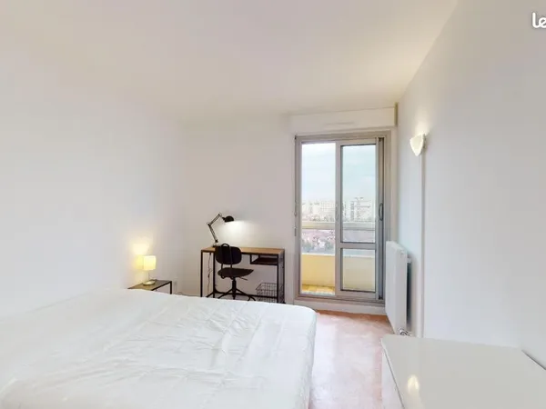 Chambre 5 pièces 83 m²