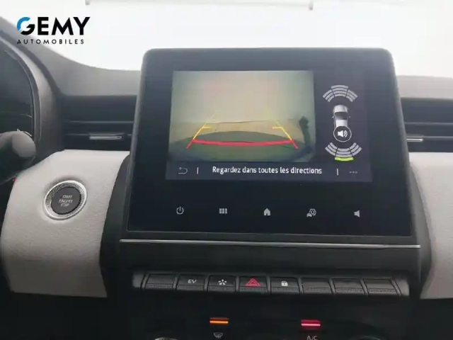 Renault Clio e-tech 140 - 21n — photo 36