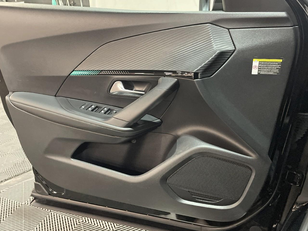 Peugeot 2008 puretech 100 s&s bvm6 allure pack — photo 25