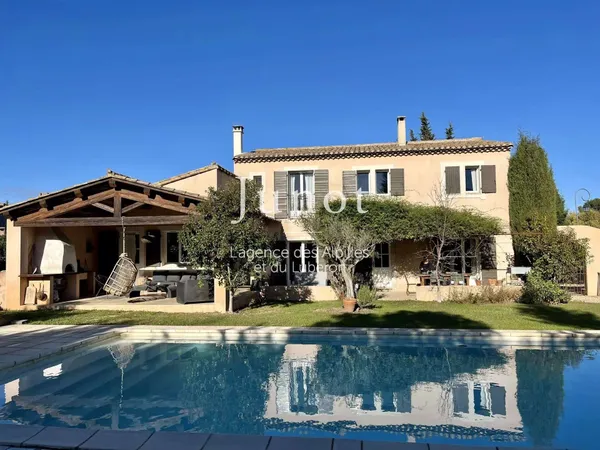Villa 7 pièces 220 m²