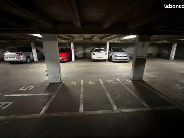 PLACE DE PARKING À LOUER - PARIS 13e - RUE VERGNIAUD / BD AUGUSTE-BLANQUI