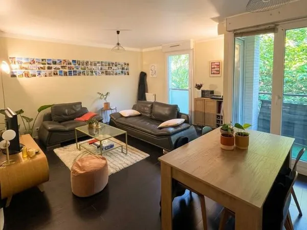 PARIS 18e • T3 TRAVERSANT 65 m² • BALCON • VUE DÉGAGÉE • CALME • RÉSIDENCE 2004