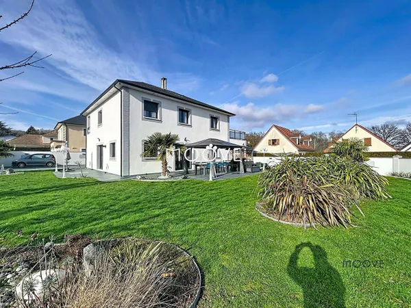 Maison 6 pièces 310 m²