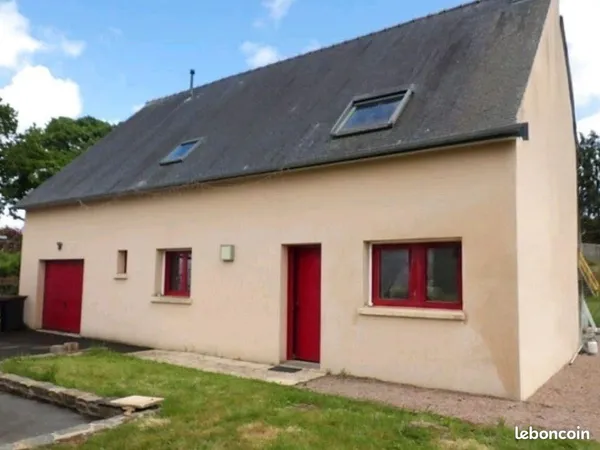 Maison familiale 142 m² - 5 chambres - Terrain de 2 500 m² - Garage et dépendances