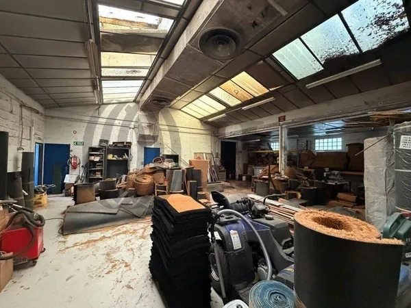 Local d'activité 680 m²