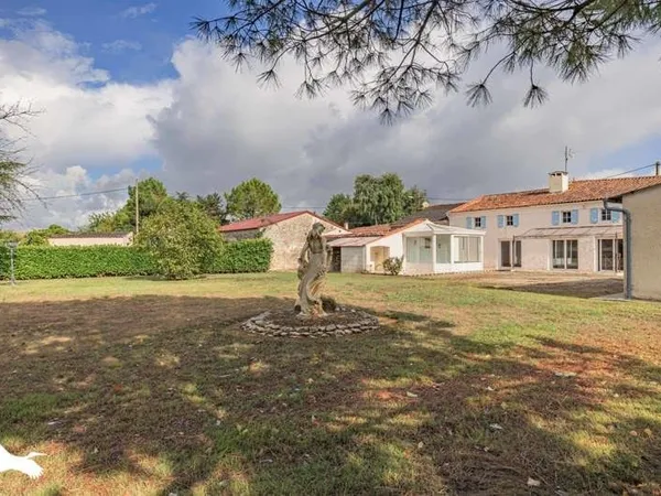 Maison 7 pièces 235 m²