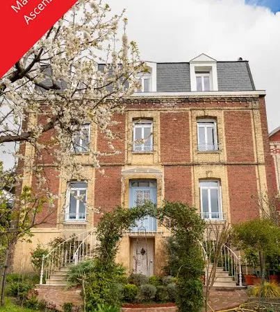 Maison 8 pièces 240 m²