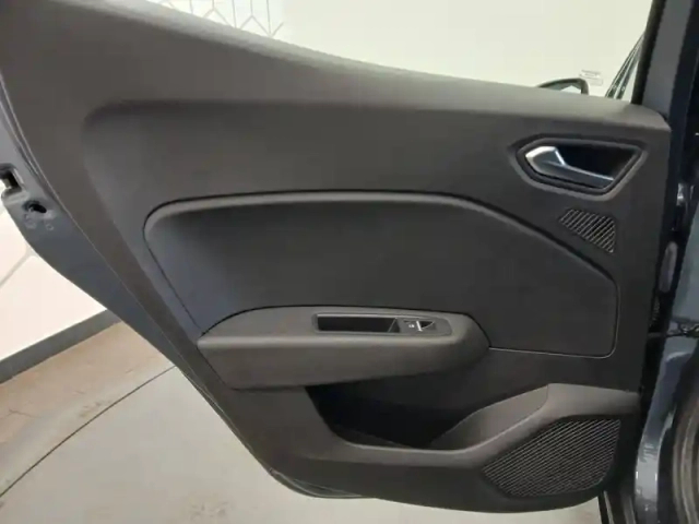 Renault Clio blue dci 85 — photo 23