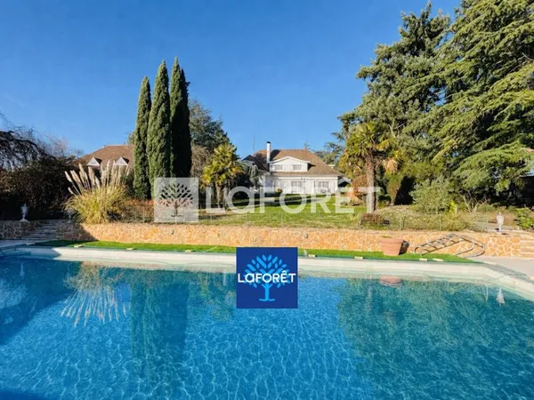 Maison 8 pièces 306 m²