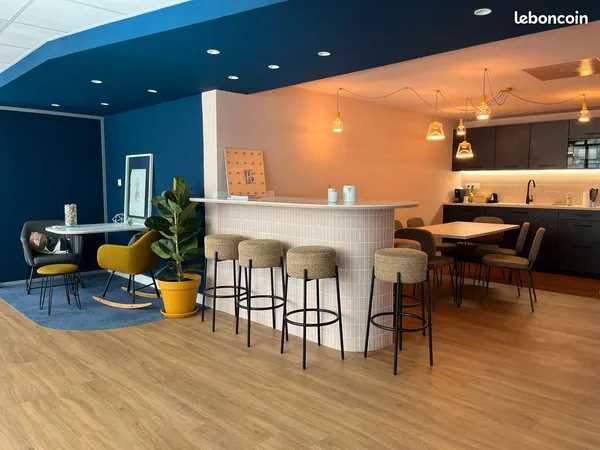 Bureau privé équipé 5 à 6 postes Marseille 6e