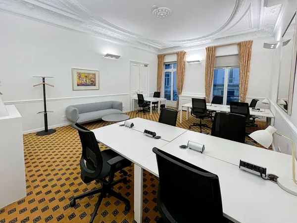 Espace de coworking à louer chez Regus Signature Paris, Signature, Georges V Bassano