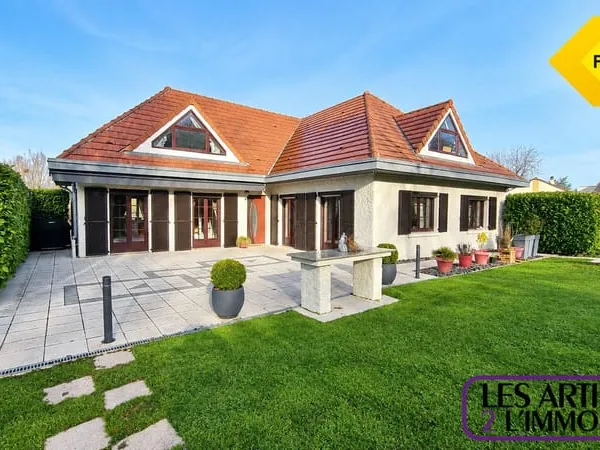 PROX. ST JULIEN LES METZ, villa 260 m2, rerrain 1955 m2