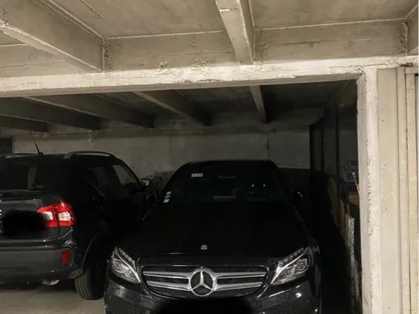 Place de parking rue Larevellière