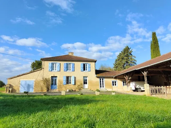 Maison Gasconne isolée en campagne