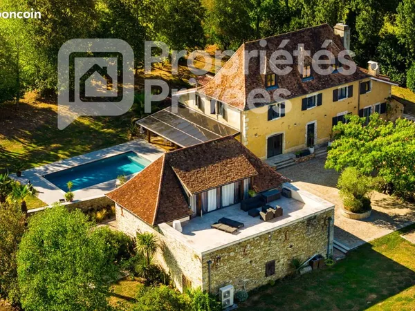 Maison 8 pièces 397 m²