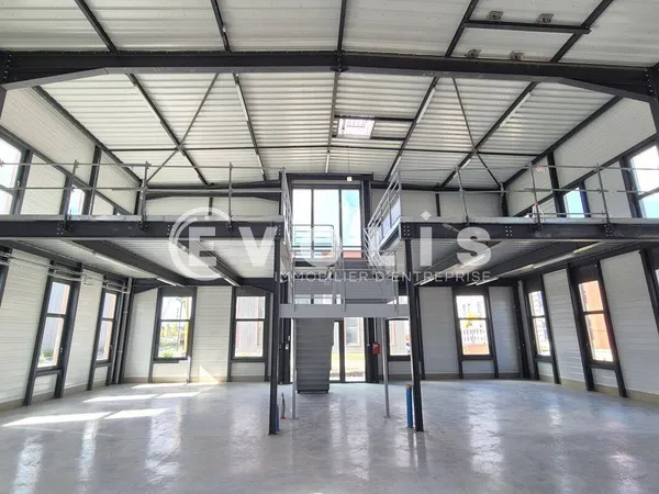 Local d'activité 955 m²