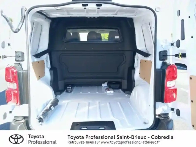 Toyota Proace medium 2.2 d-4d 150 cabine approfondie start pack confort bva my25 tarif réservée aux profess — photo 10