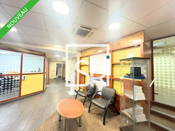 Local professionnel 218 m²