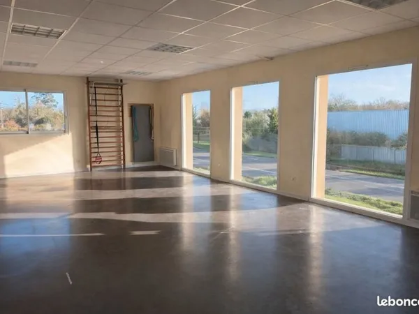 Bureaux 80 m² LANVOLLON