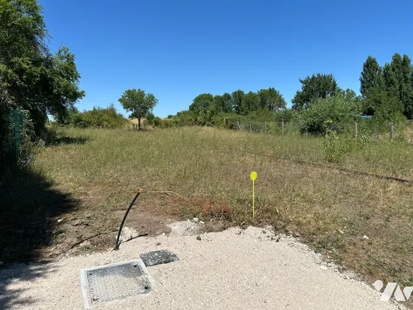 Terrain 705 m²