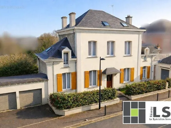 Maison 10 pièces 240 m²
