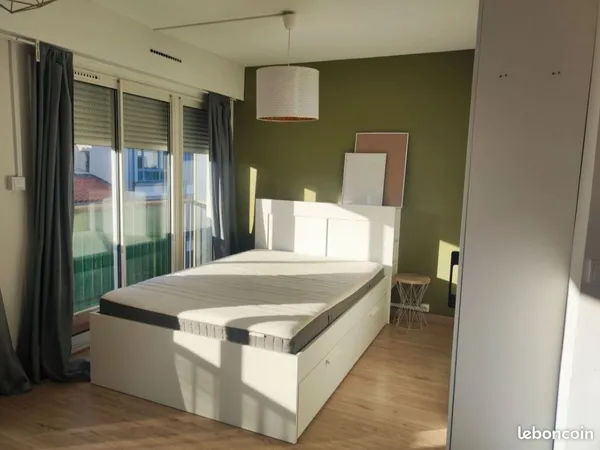 PAP loue grand T1 ensoleillé