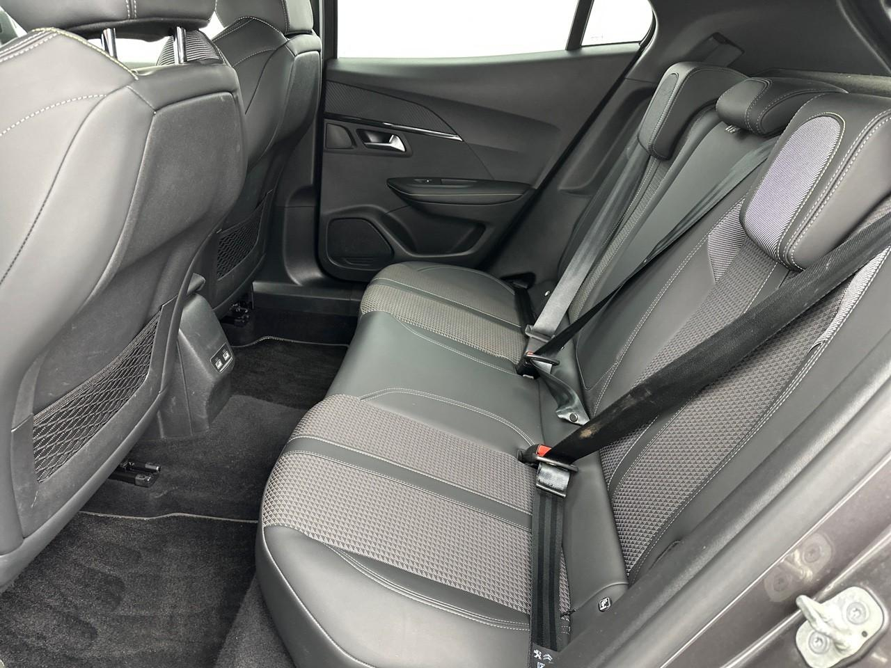 Peugeot 2008 puretech 130 s&s eat8 gt — photo 12