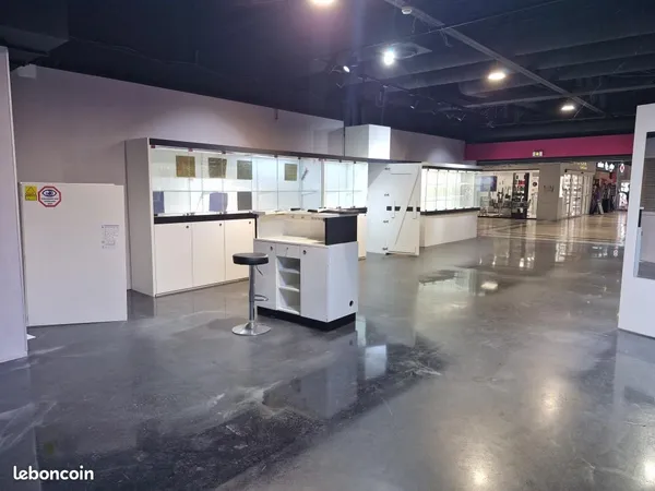 Local 96 m²