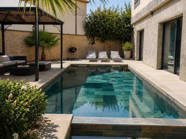 Bail de mobilité, villa avec piscine privée entre MONTPELLIER & NÎMES