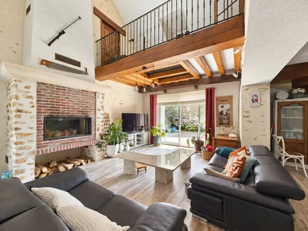 Maison 7 pièces 234 m²