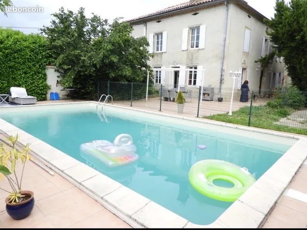 🏡 à louer - magnifique maison de maître de 230 m² avec piscine