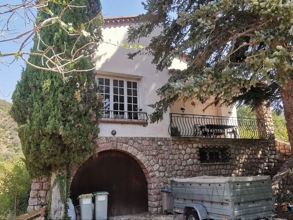 Villa 4 faces 2600m2 de terrain