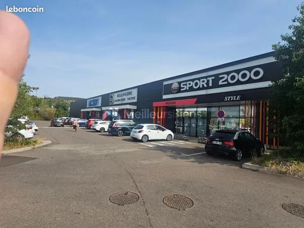 Local commercial 679 m²