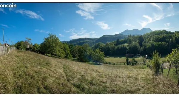Terrain constructible - gîtes uniquement