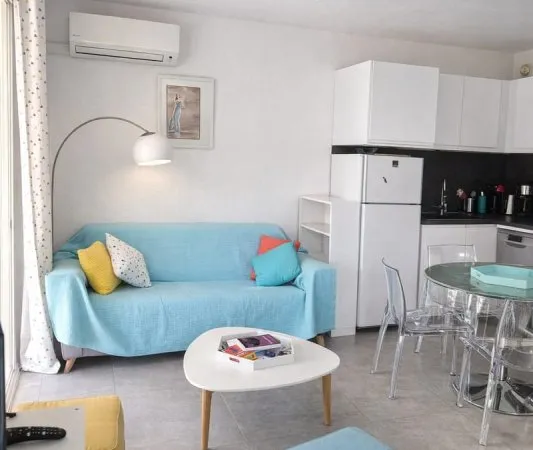 Rez-de-jardin à Saint-Cyr-sur-Mer à 2 pas de la plage Résidence sécurisée + parking